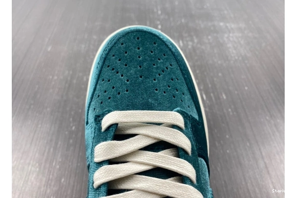 DZ5224-300 Green Nike Dunk Velvet Low 0103